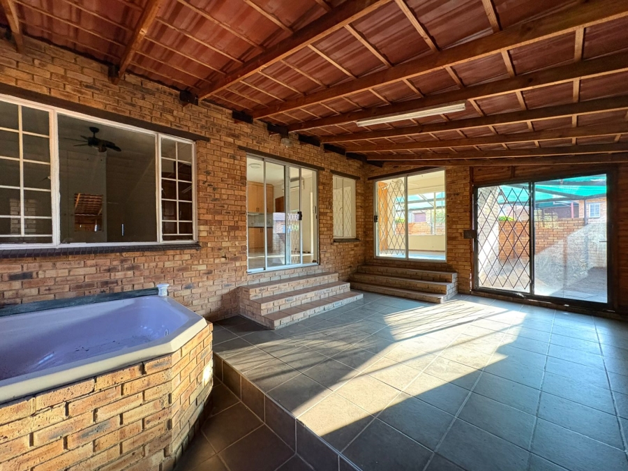 3 Bedroom Property for Sale in Safari Gardens North West
